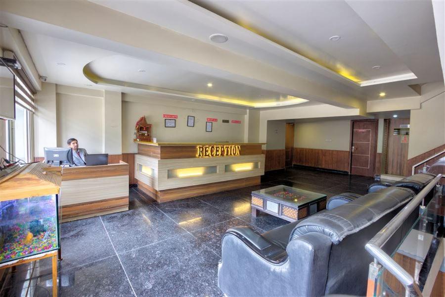 Hotel Neelam Manali Near Volvo Bus Stand Manali Εξωτερικό φωτογραφία